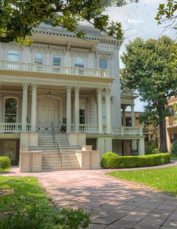 Famous homes and architecture on the Garden District Tour